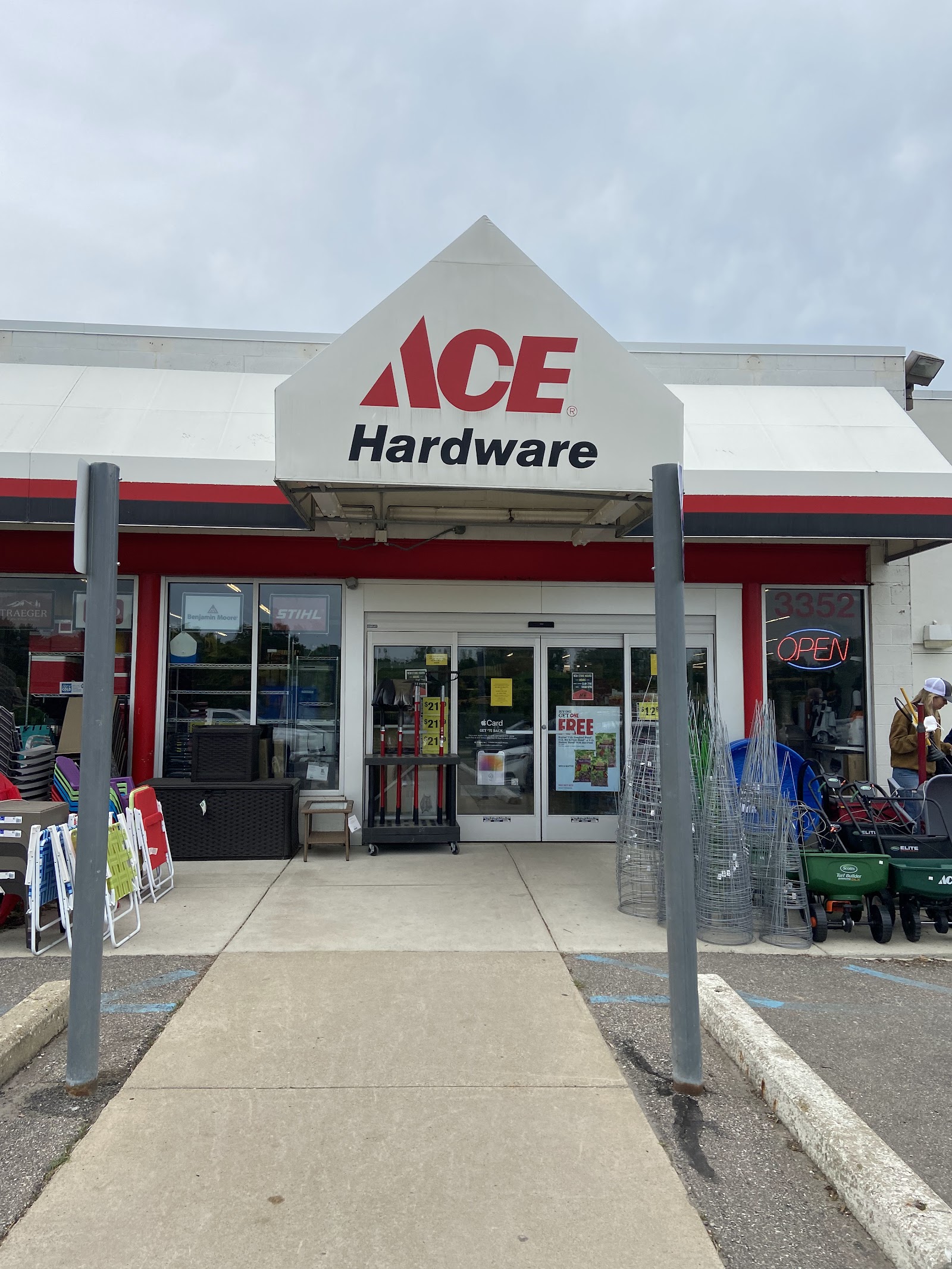 Ace Barnes Hardware-Washtenaw — photo