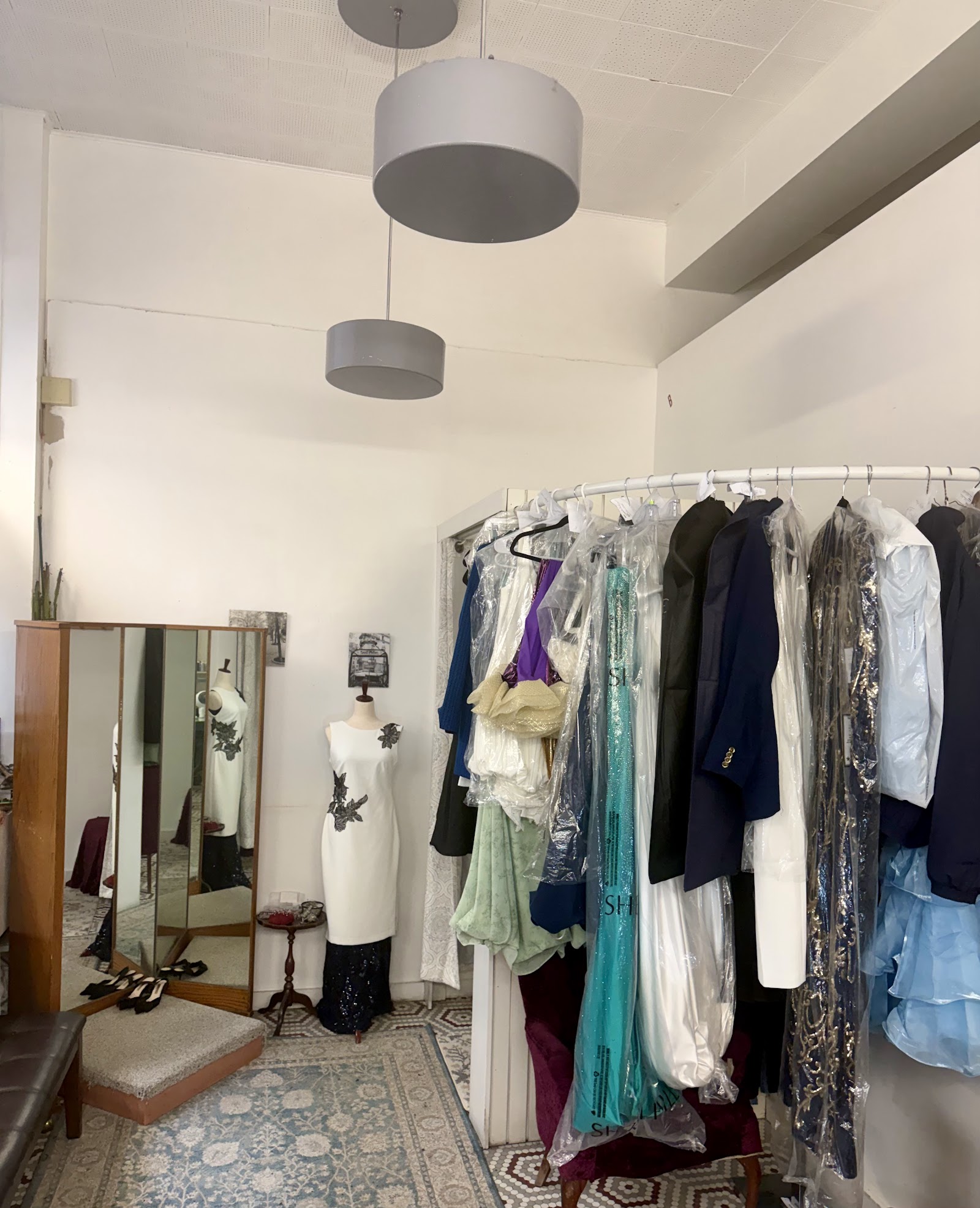 Hana's sewing and alterations — photo