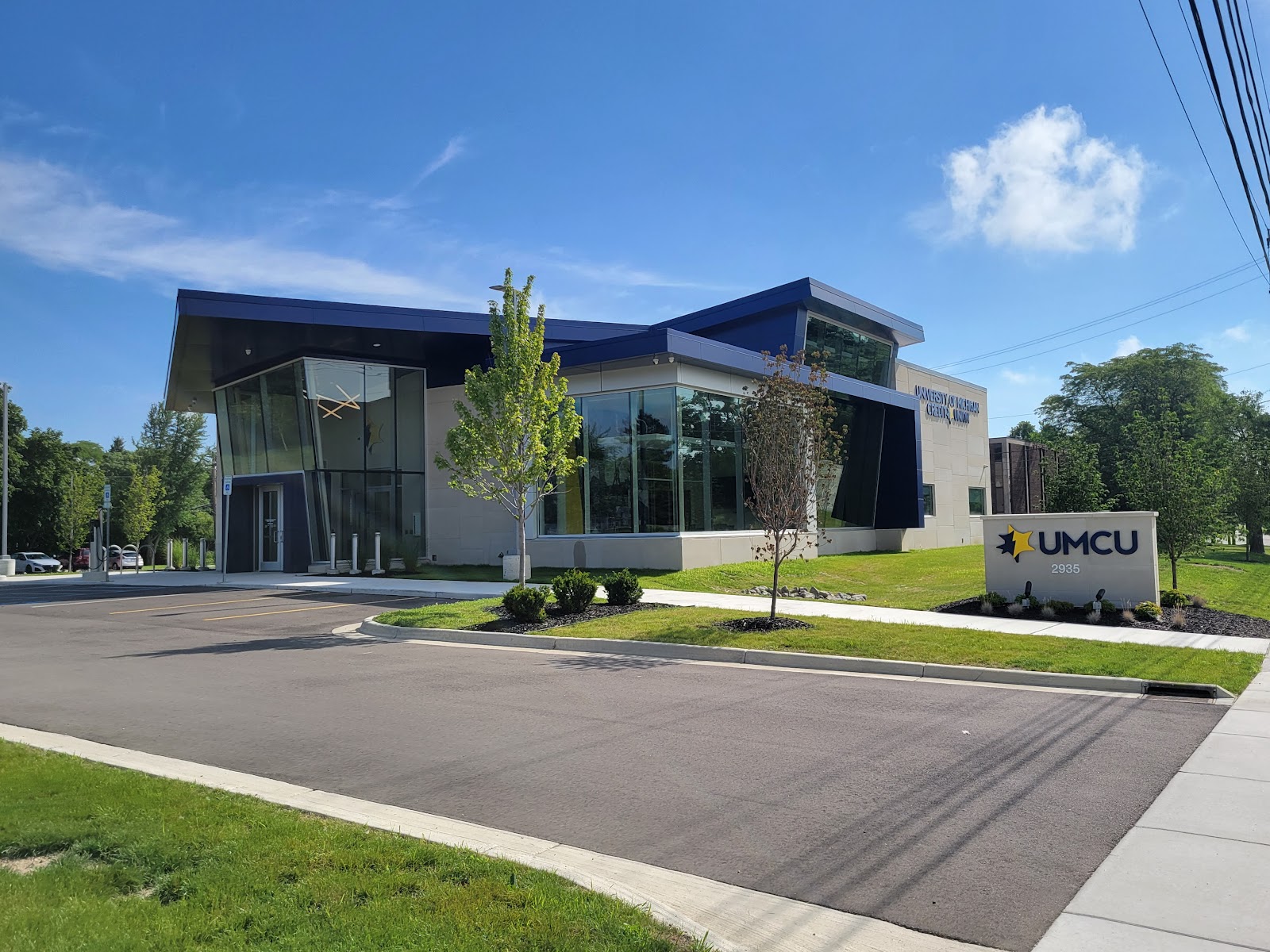 University of Michigan Credit Union - Plymouth Rd Branch — photo